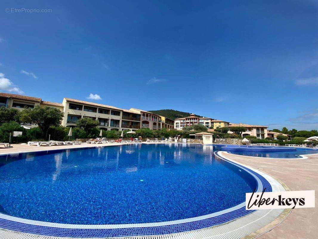 Appartement à ROQUEBRUNE-SUR-ARGENS