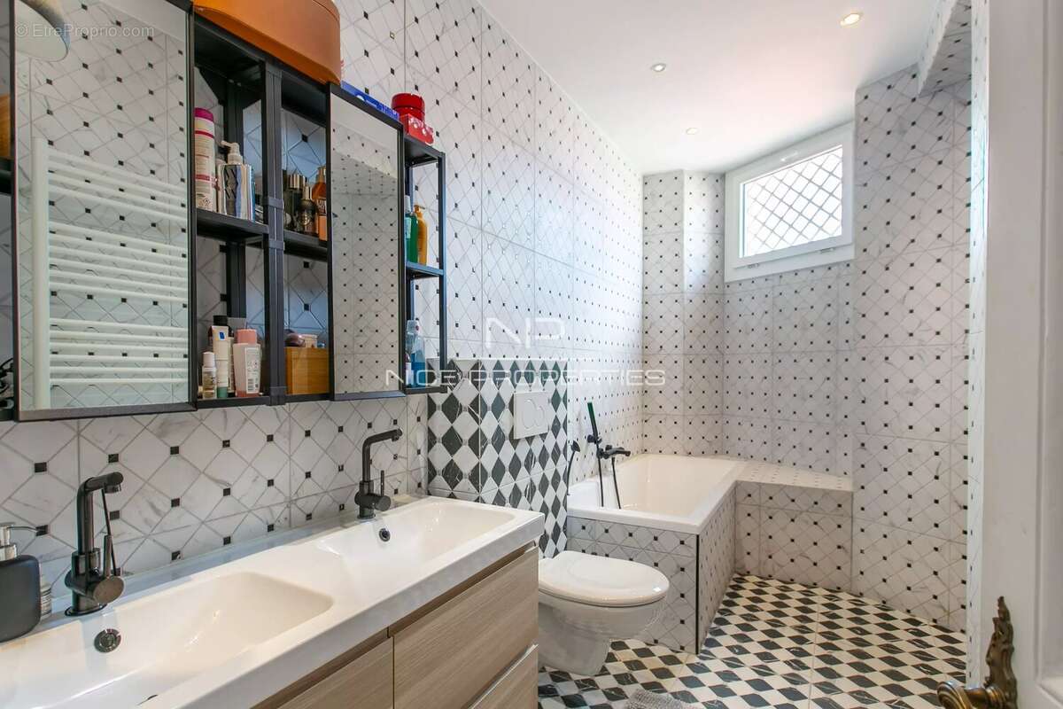 Nice Carré d'Or, splendide 4 pièces rénové et climatisé en dernier étage - photo 18