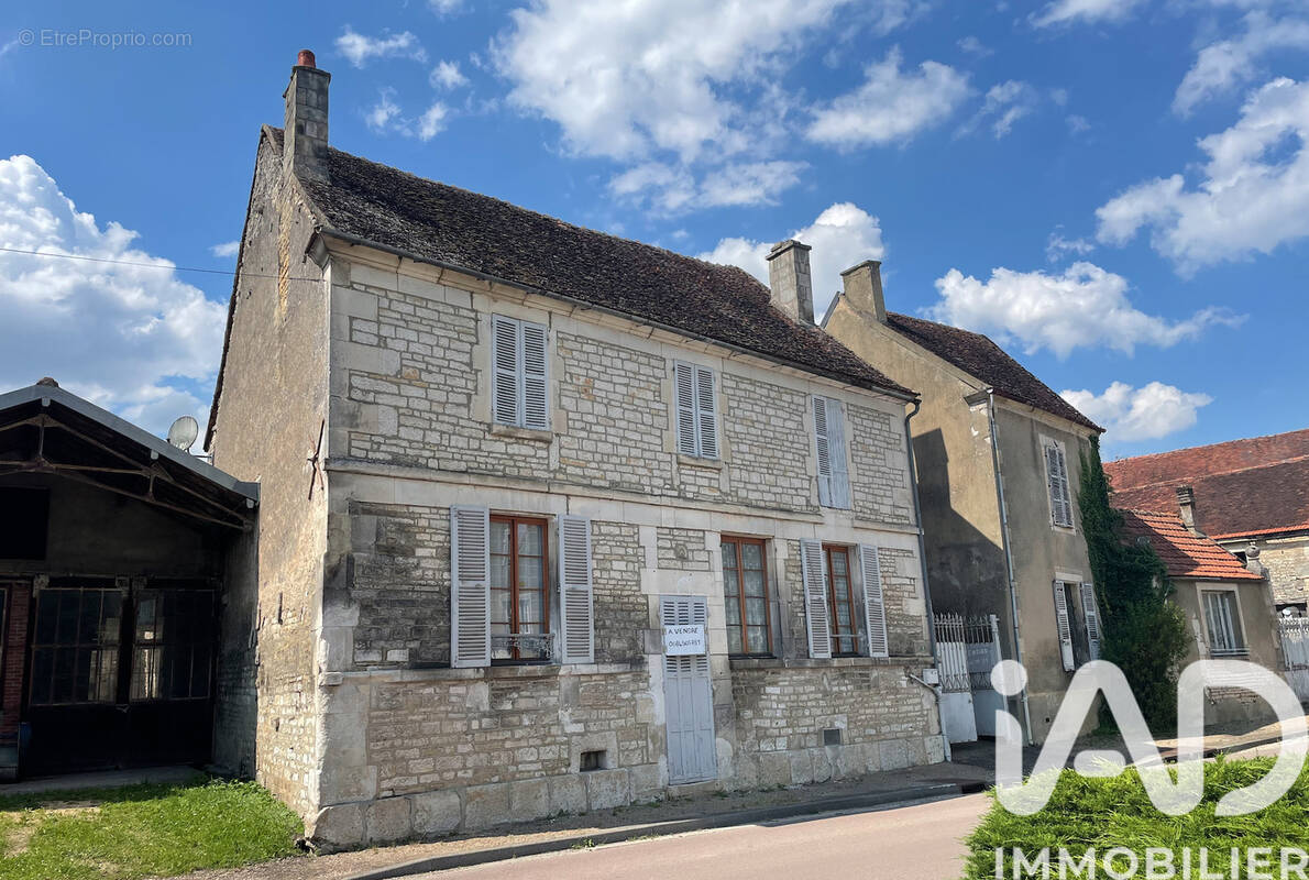 Photo 1 - Maison à YROUERRE