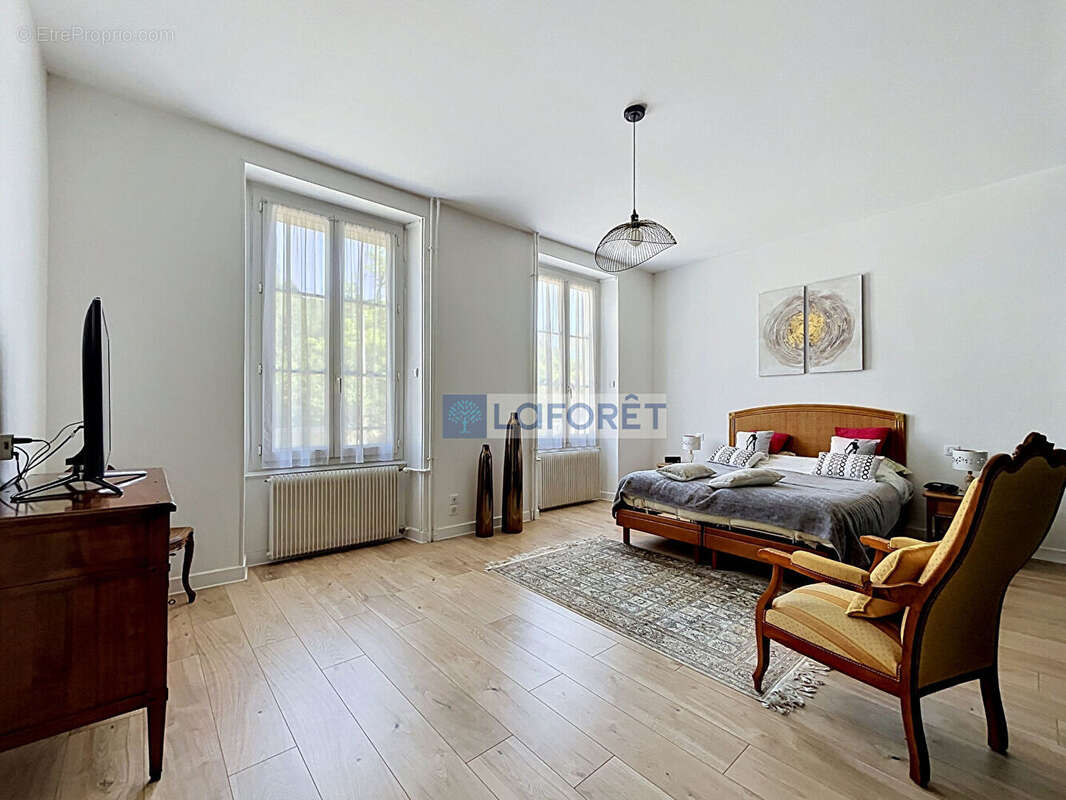 Maison Suzannecourt 11 pièce(s) 580 m² - photo 7
