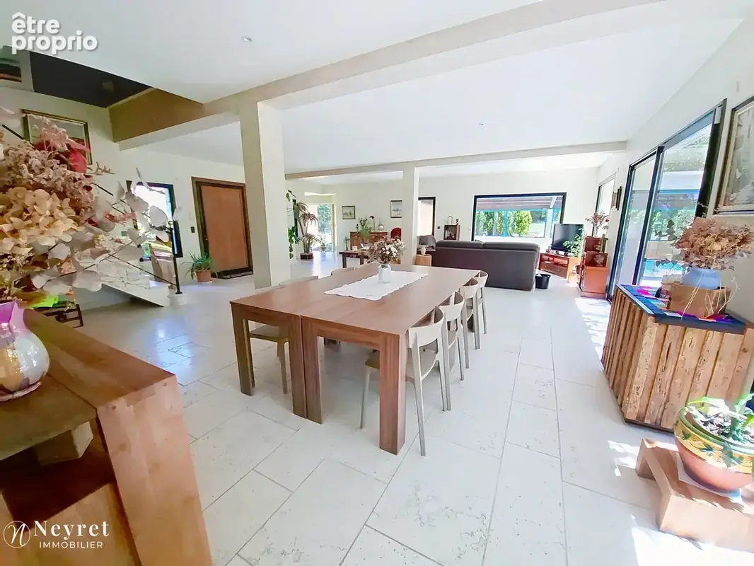 Rare : Maison d'architecte d'exception de 308 m2 sur son terrain paysagé de 2546 m2 - photo 6