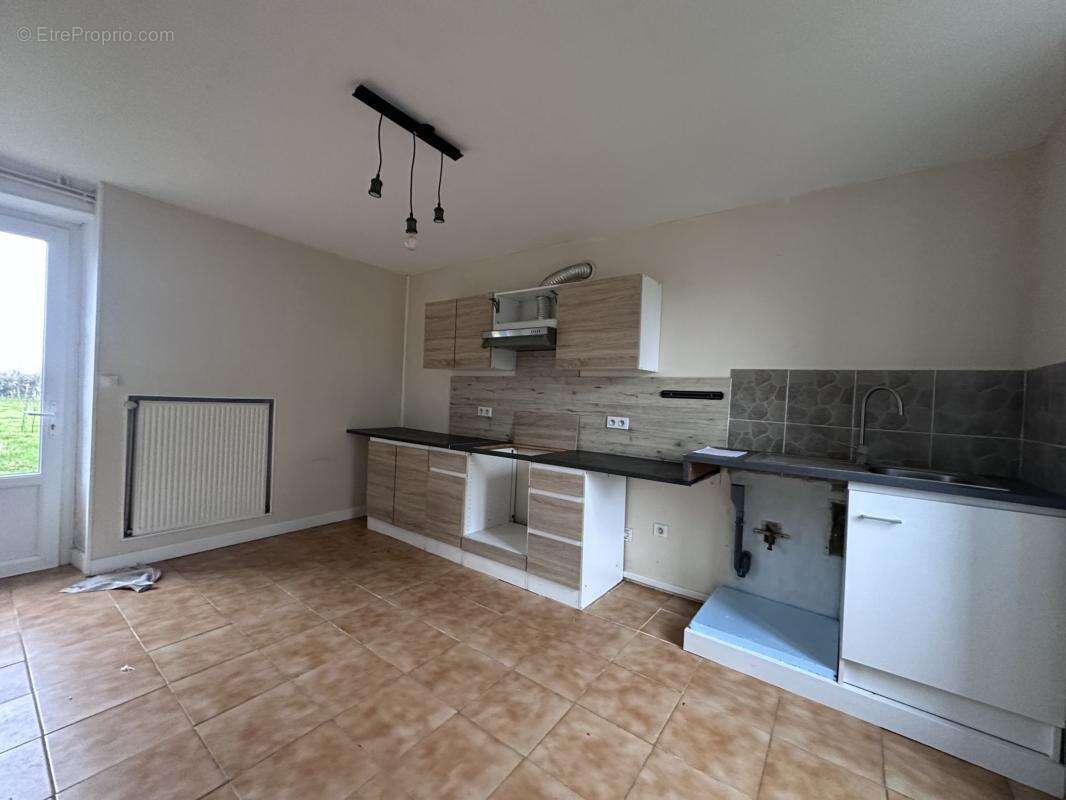 Maison 75 m² à La Porcherie  - photo 4