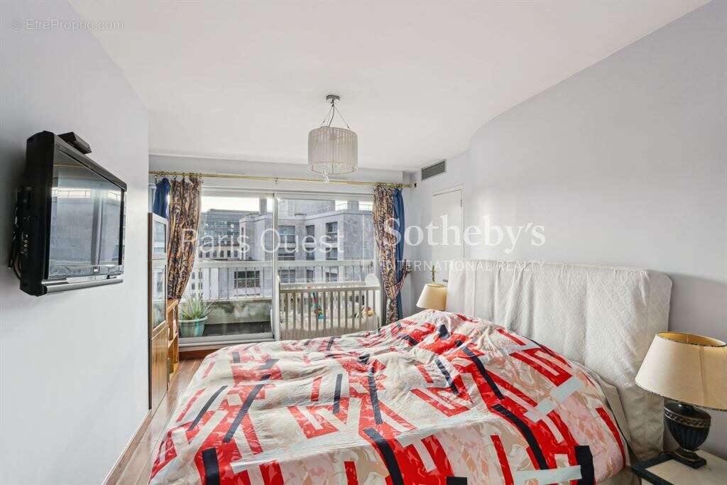Appartement à NEUILLY-SUR-SEINE
