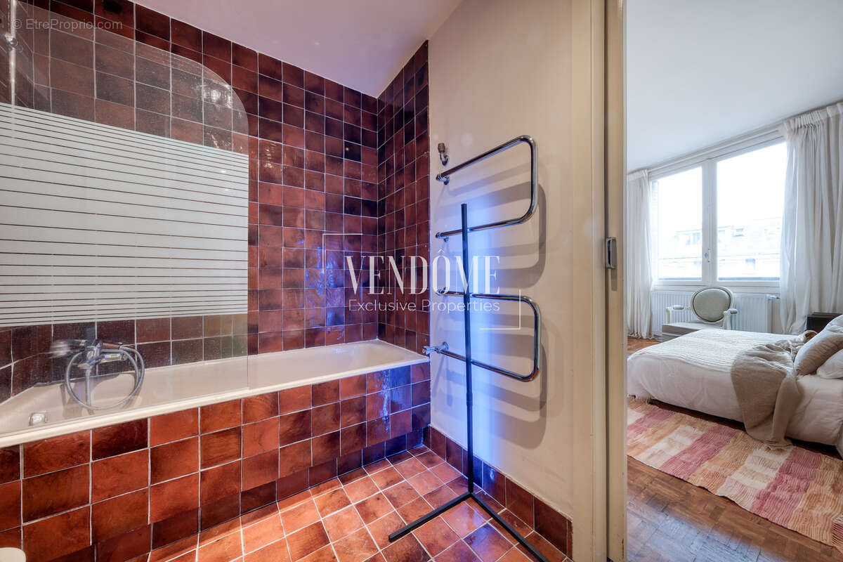 Appartement à PARIS-16E