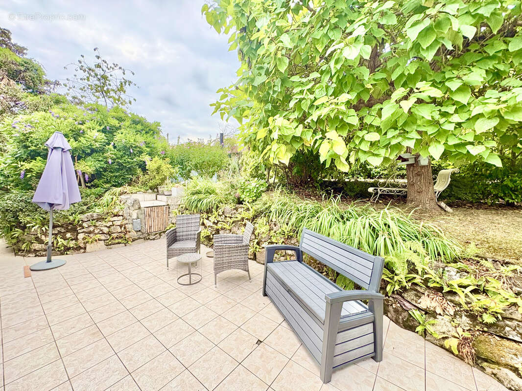 Jolie maison avec jardin 1010m2 au coeur d'un village très recherché - photo 7