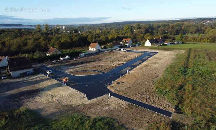 Terrain à MORET-SUR-LOING