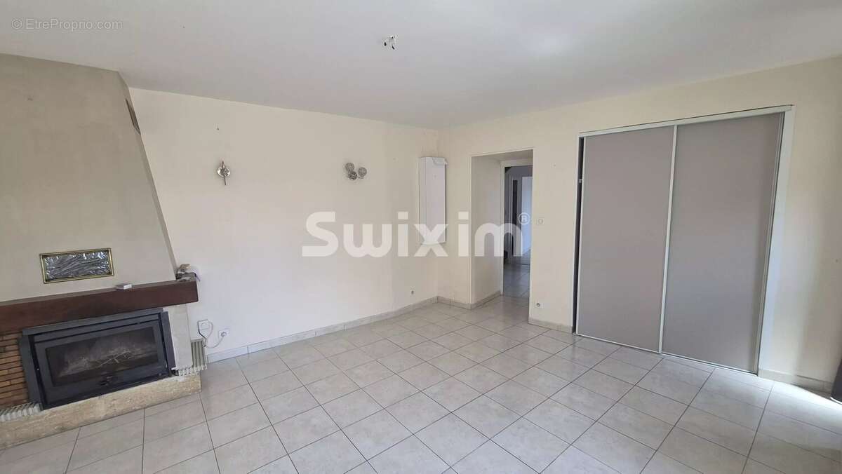 Maison de village avec cour, terrain et grange de 100 m² - photo 6