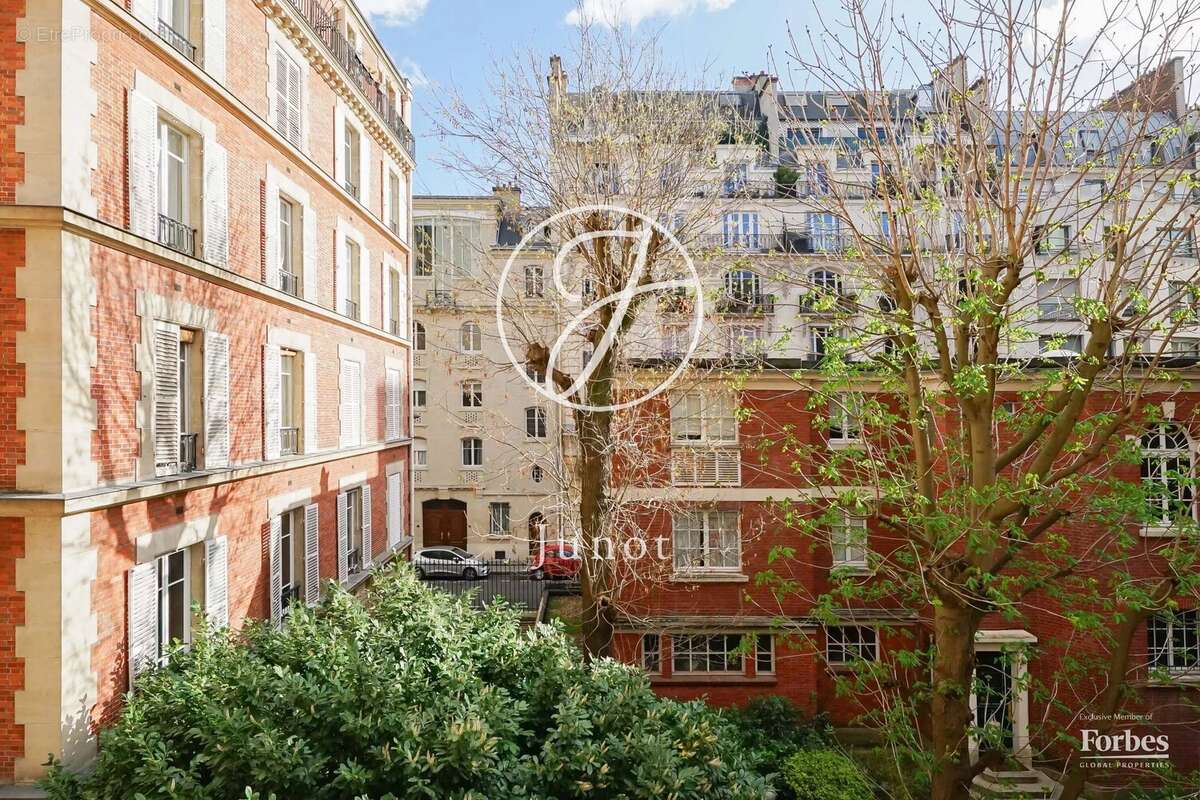 Appartement à PARIS-7E