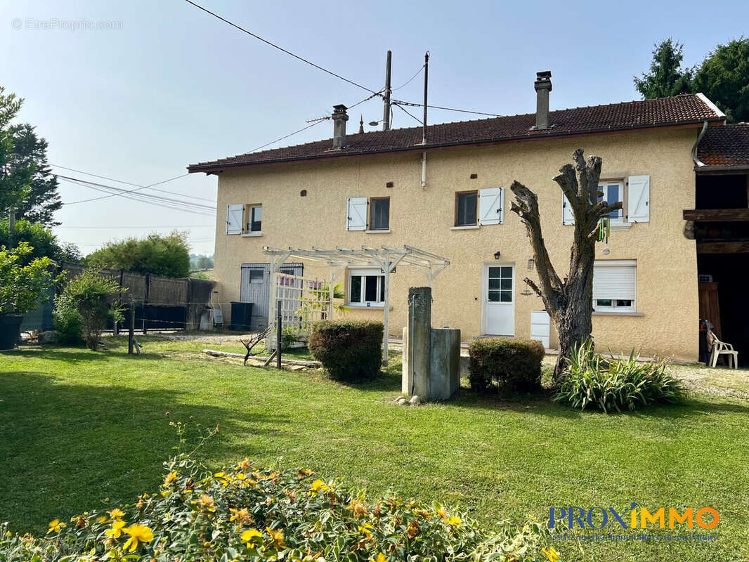 Maison 115 m² à Saint-Hilaire-De-La-Cote  - photo 2