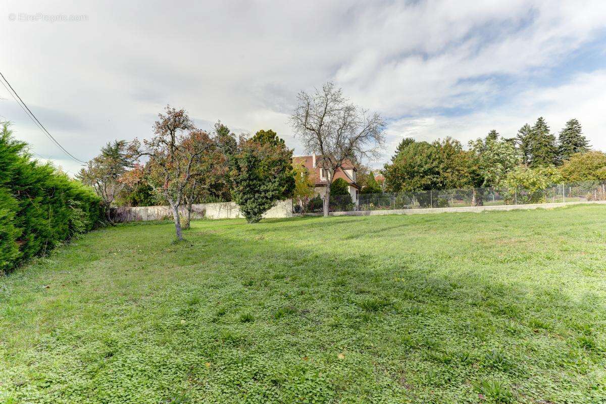 Terrain à PONT-DU-CHATEAU