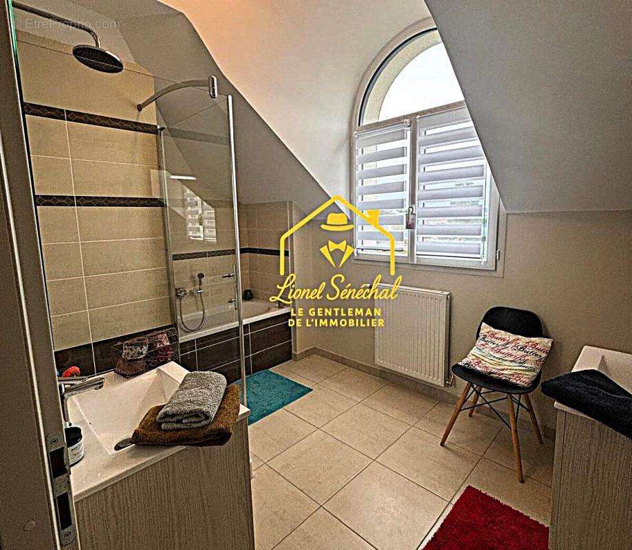 Maison contemporaine 164 m² - Lumineuse, économe en énergie, terrain de 900 m² - photo 11
