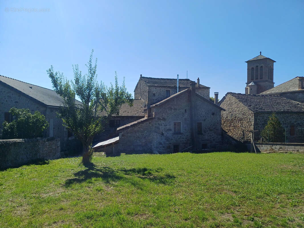 Maison à LE MAS-DE-TENCE