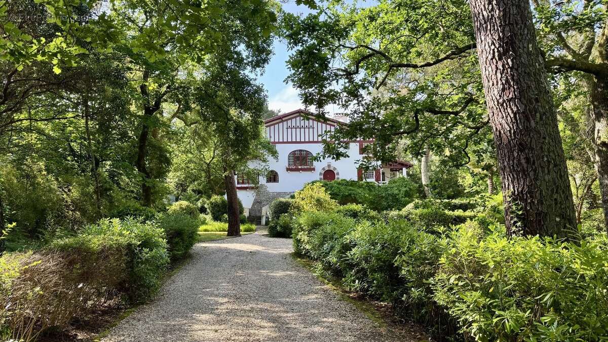 Maison de caractère à vendre  Hossegor  Entre lac et océan  Propriété d'exception de 450 m2 - photo 4