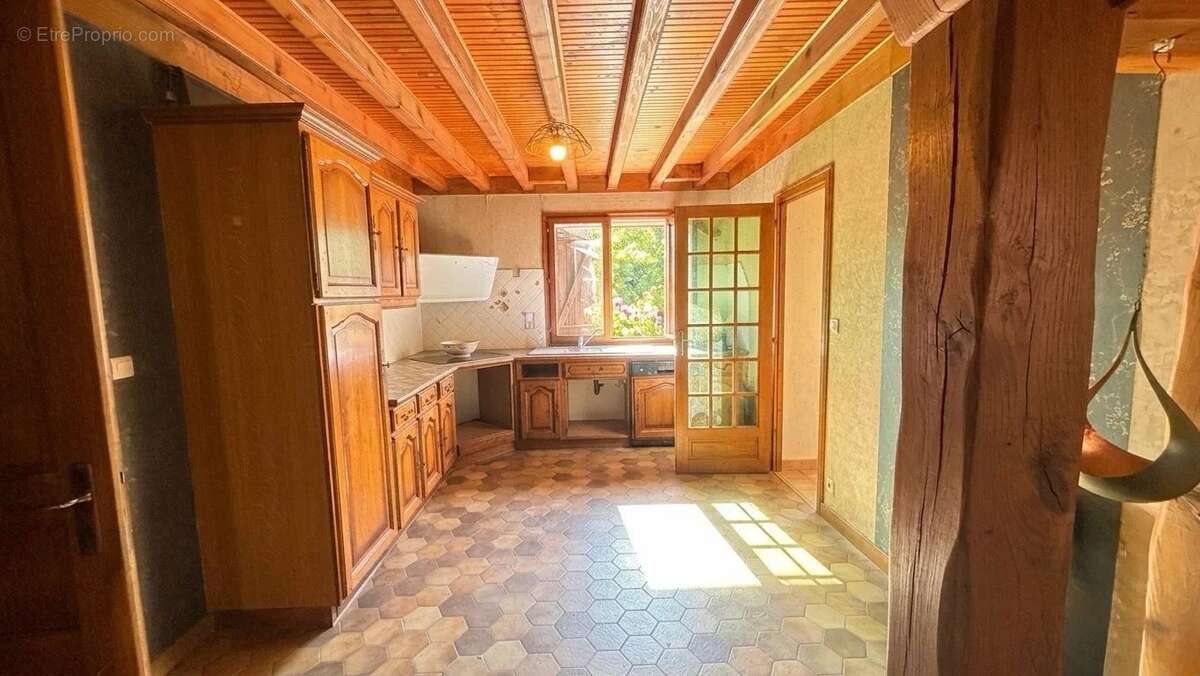 Ensemble immobilier : Maison 146 m2, maison annexe 50 m2, pi - photo 4