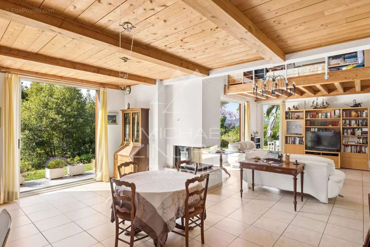 Maison à MOUGINS