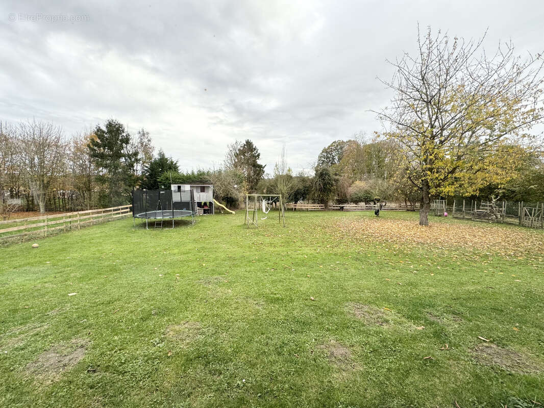 Maison à CROISILLES