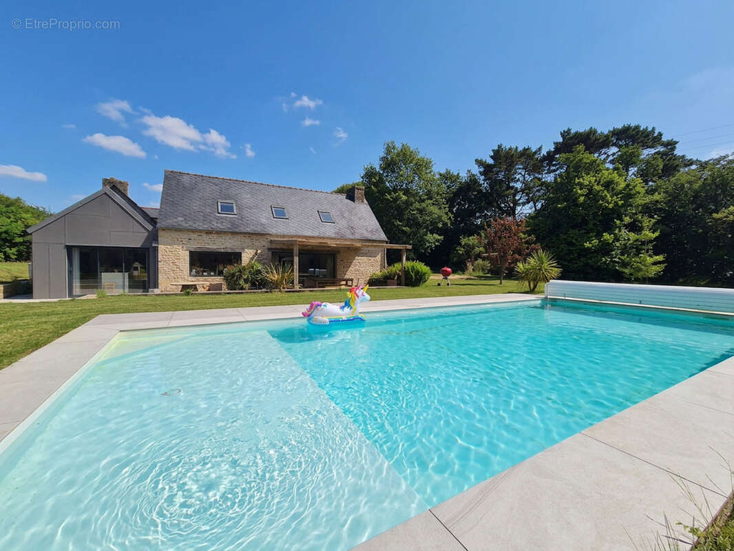 TREMEOC (29) – Corps de ferme rénové de 225 m² au sol avec piscine, studio indépendant, penty et jardin arboré - photo 7