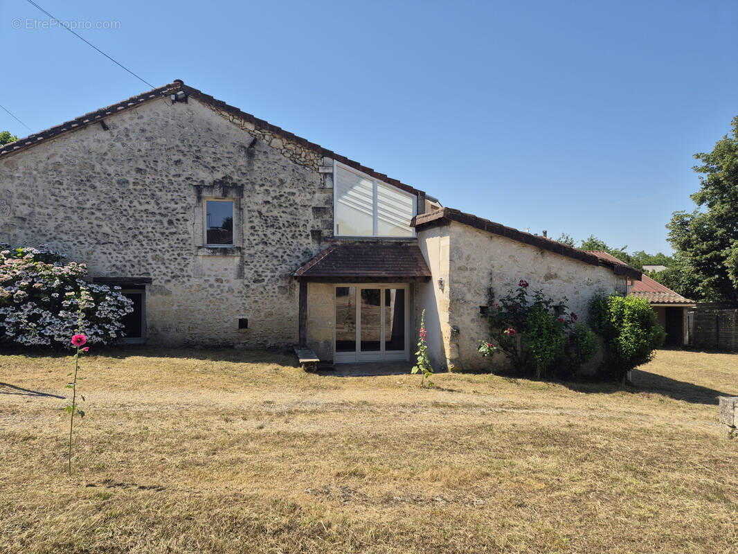 Maison à BOURDEILLES