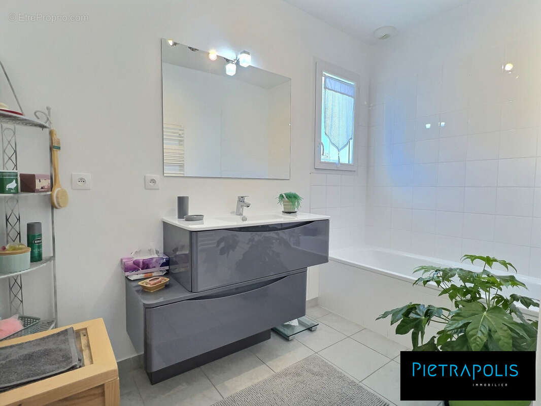 Maison à CHARNAY-LES-MACON