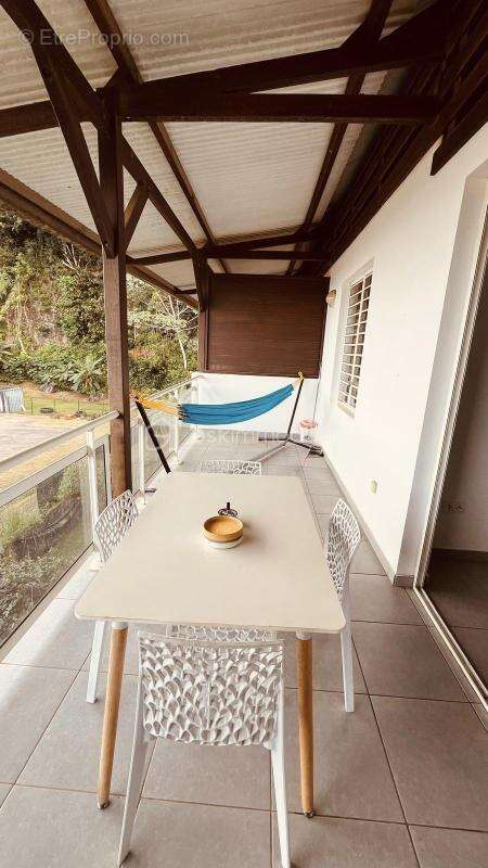 Appartement à REMIRE-MONTJOLY