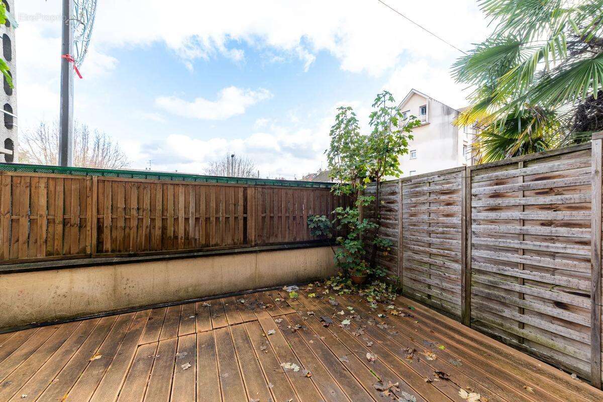 Appartement à VAUJOURS