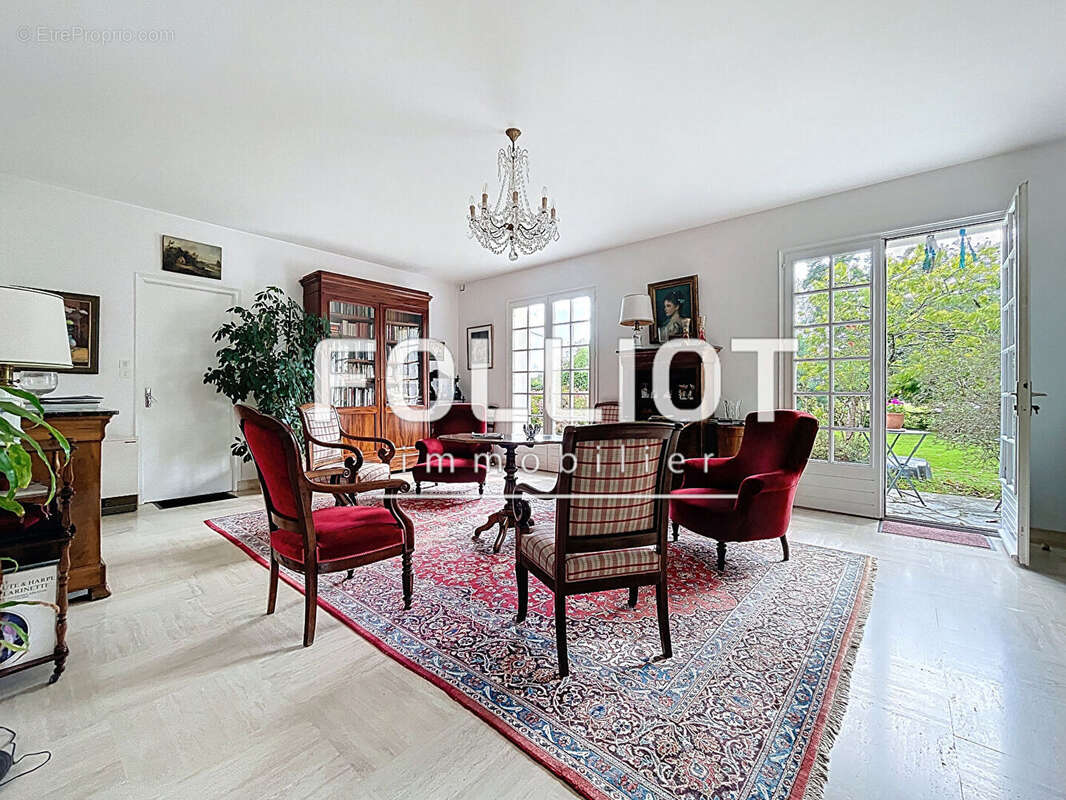 Maison à SAINT-DENIS-LE-GAST