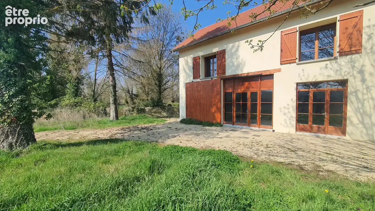 Maison à LEYRIEU