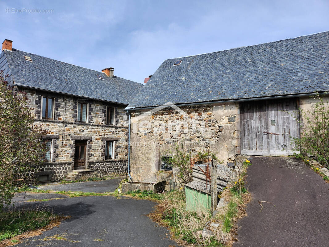 Vue d&#039;Ensemble du Bien Immobilier - Maison à GELLES