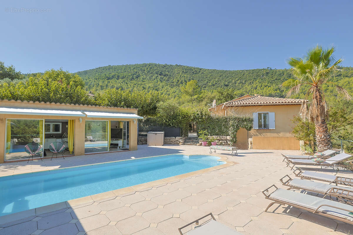 Maison à SOLLIES-TOUCAS