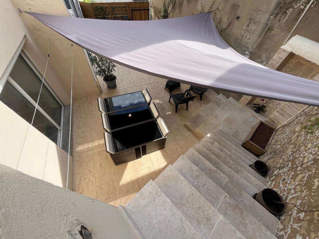 Lucon quartier marche couvert et piscine maison de caractere bourree de charme avec annexes et patio - photo 33