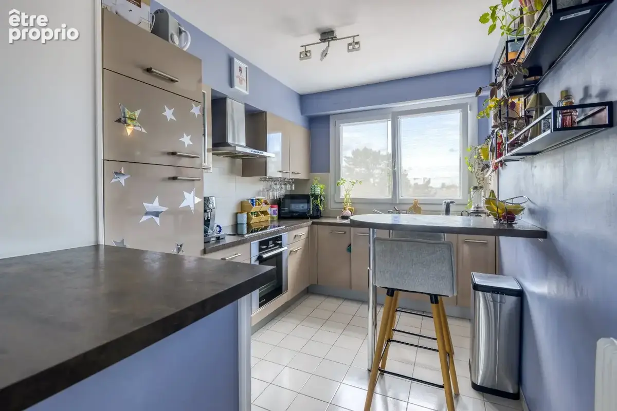 Nantes Quartier Sèvre - Appartement 3 pièces entièrement rénové avec terrasse, box et cave - photo 4