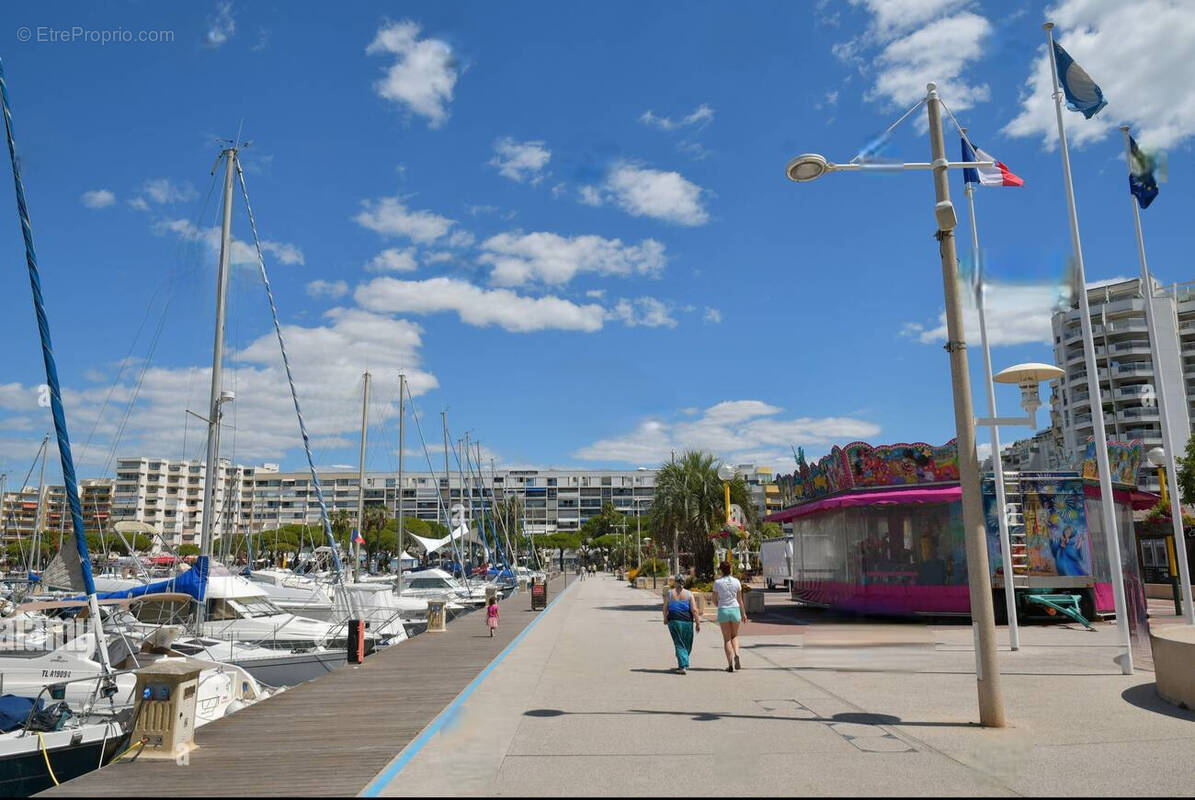 Commerce à MUDAISON