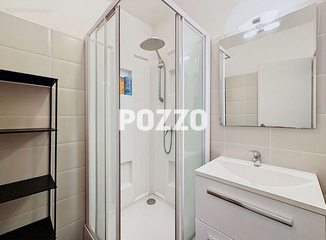 Appartement à DONVILLE-LES-BAINS