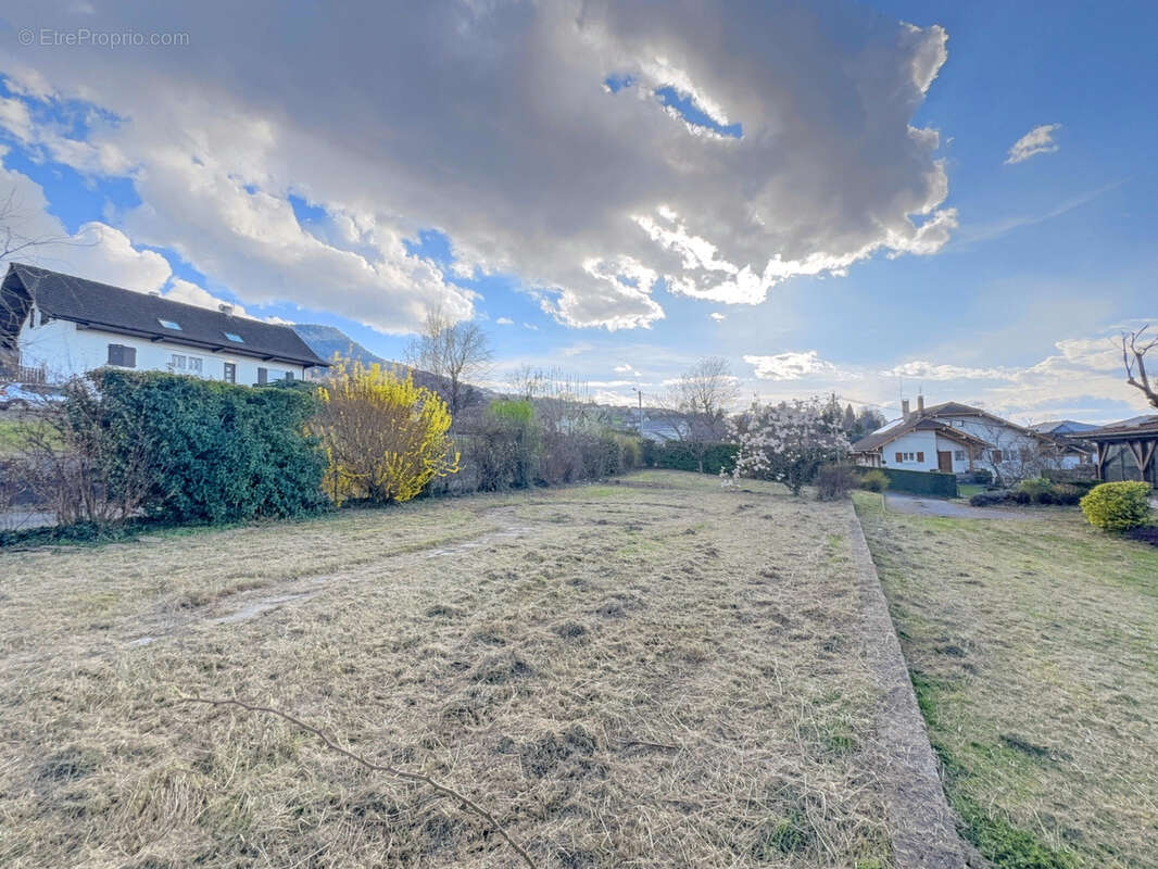 Terrain à BONS-EN-CHABLAIS