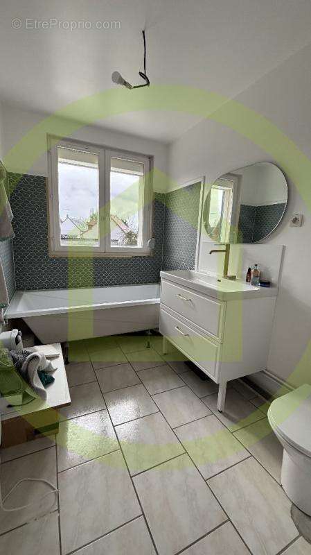 Maison à CREVECOEUR-LE-GRAND