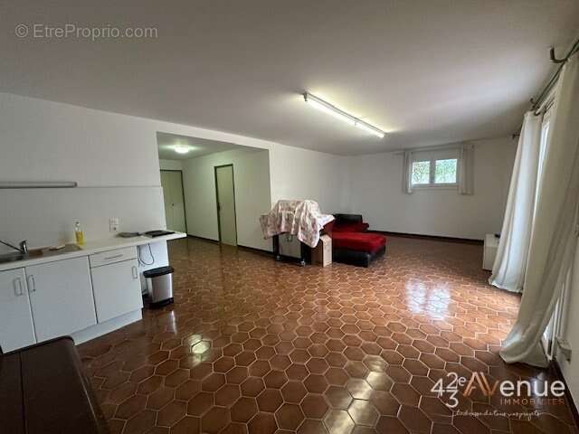 Maison à SAINT-PRIEST-EN-JAREZ