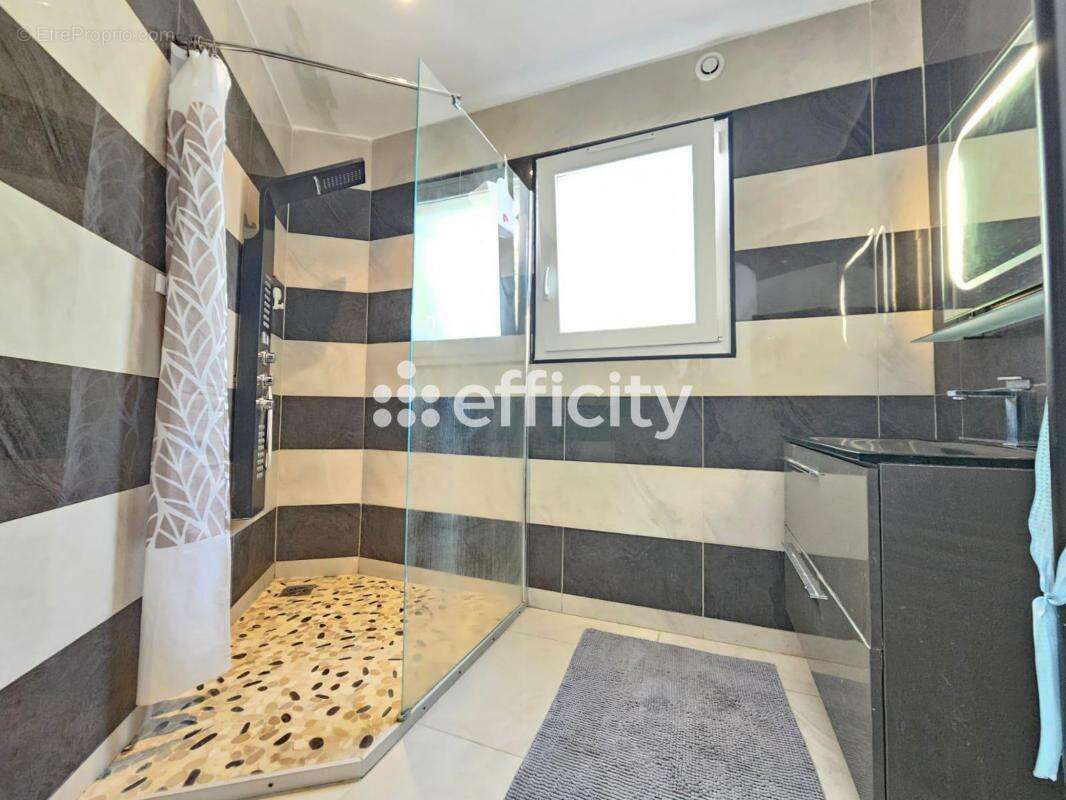 Maison à COURNONSEC