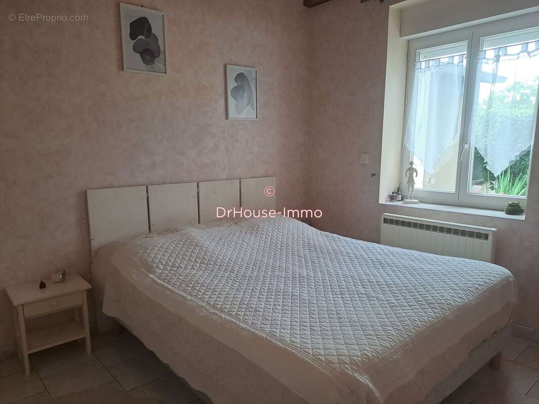 Maison à SAINT-ETIENNE-DE-CHIGNY