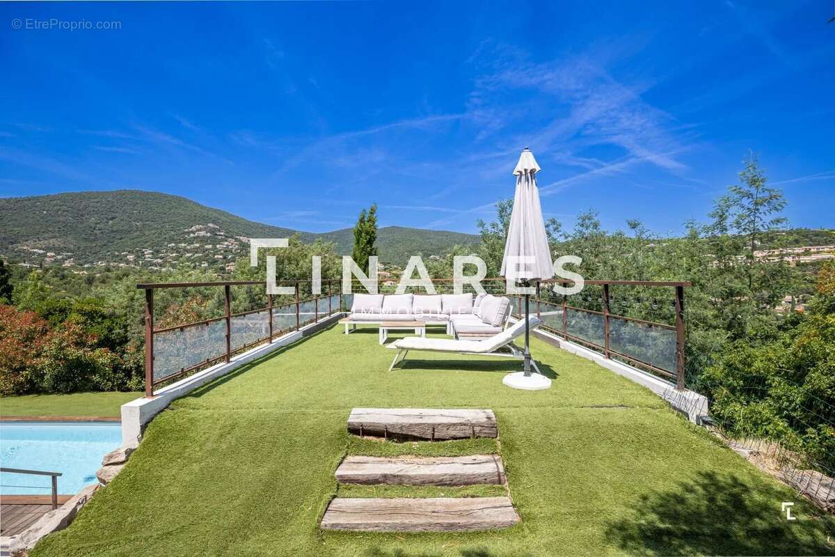 VILLA TOPAZE - Maison T7 de 206 m² - Dépendance - Piscine Terrain 1300m2 - 83240 Cavalaire - photo 11
