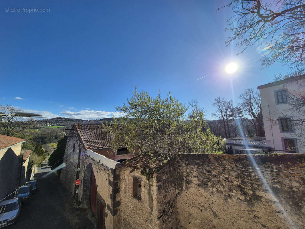 Maison à LA ROCHE-BLANCHE