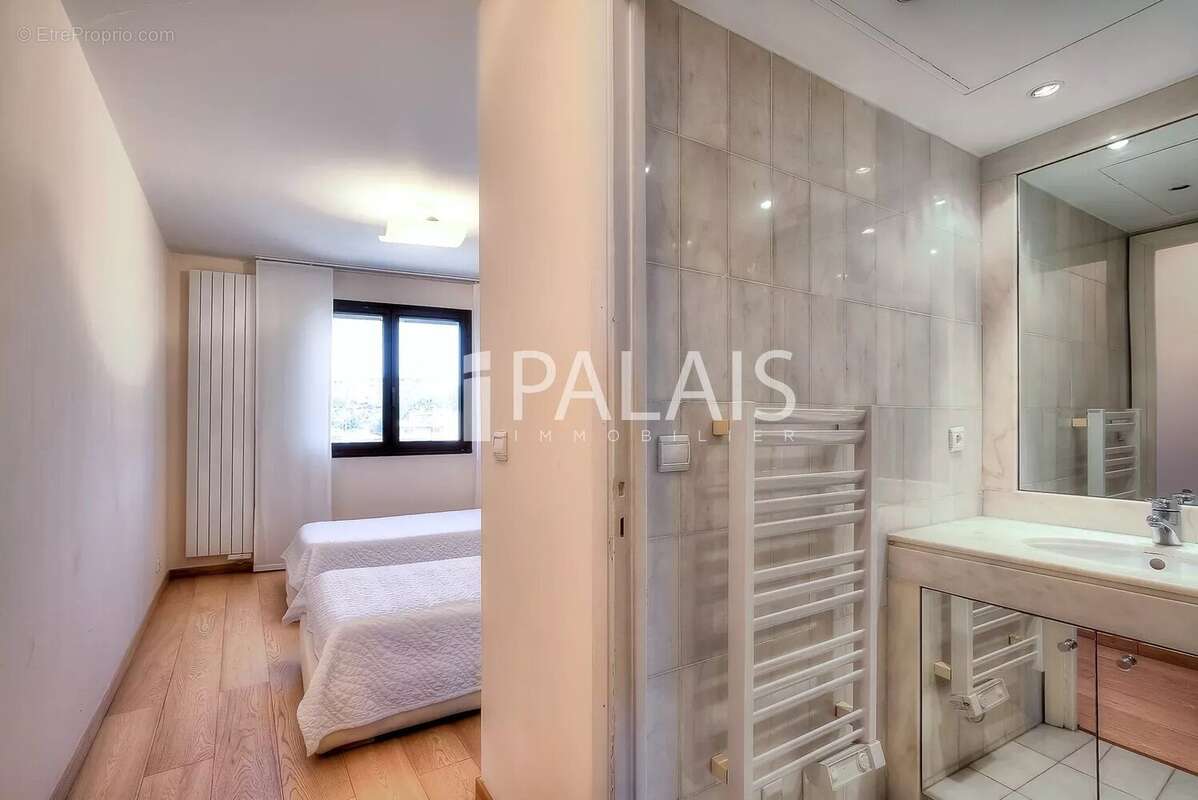 Appartement à SAINT-LAURENT-DU-VAR