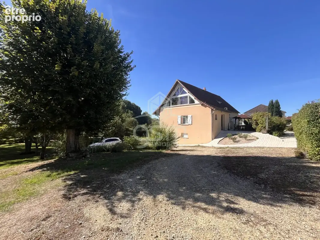 Maison 6 pièces 232 m² · à Saint-Epain · 232 m² · 315 000 €