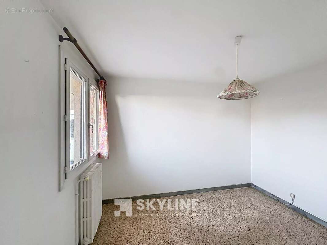 Appartement à MARSEILLE-4E