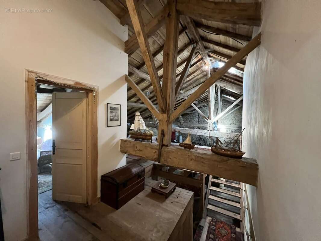 Maison en pierre de 300m² - 4 chambres et jardin joli - photo 14