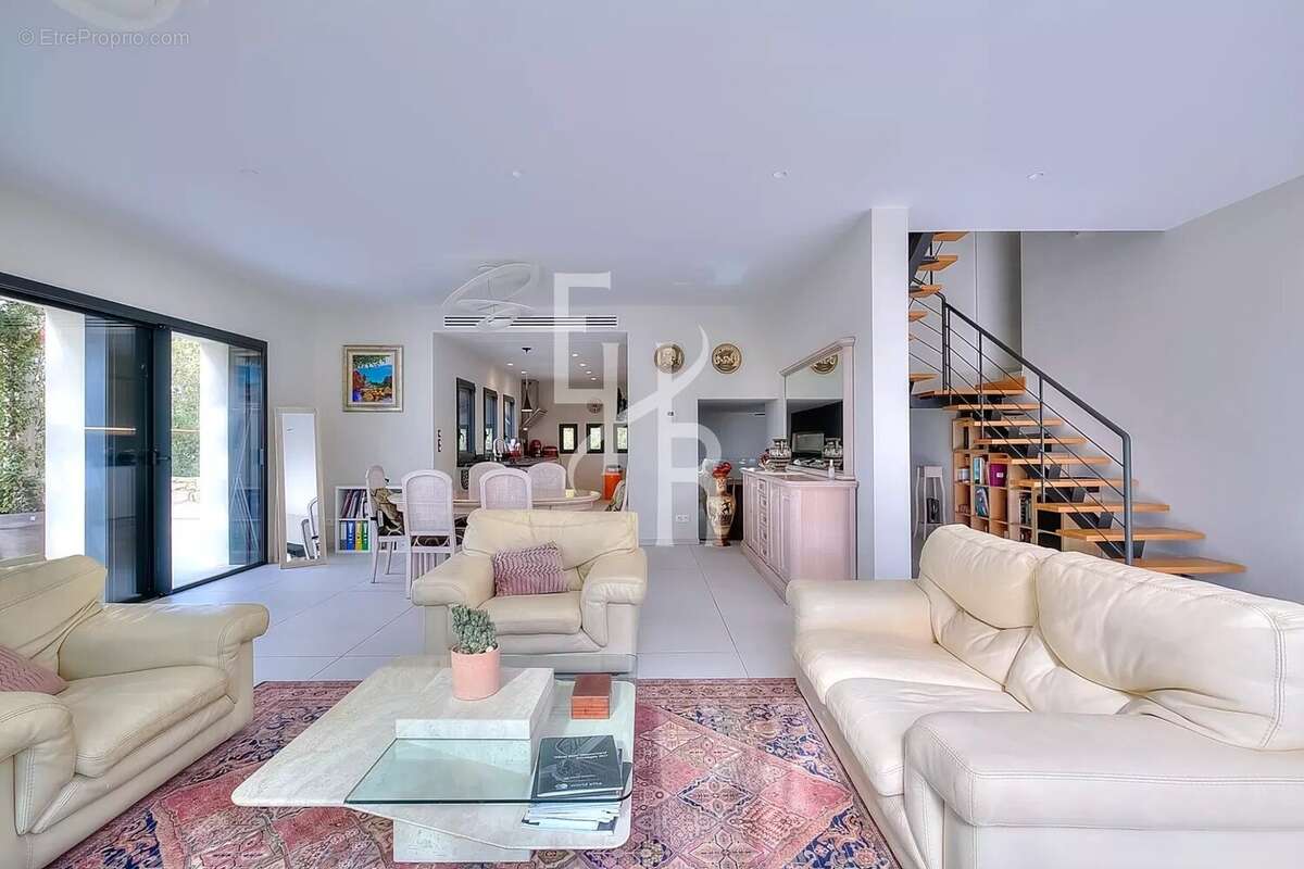 Maison à MOUGINS