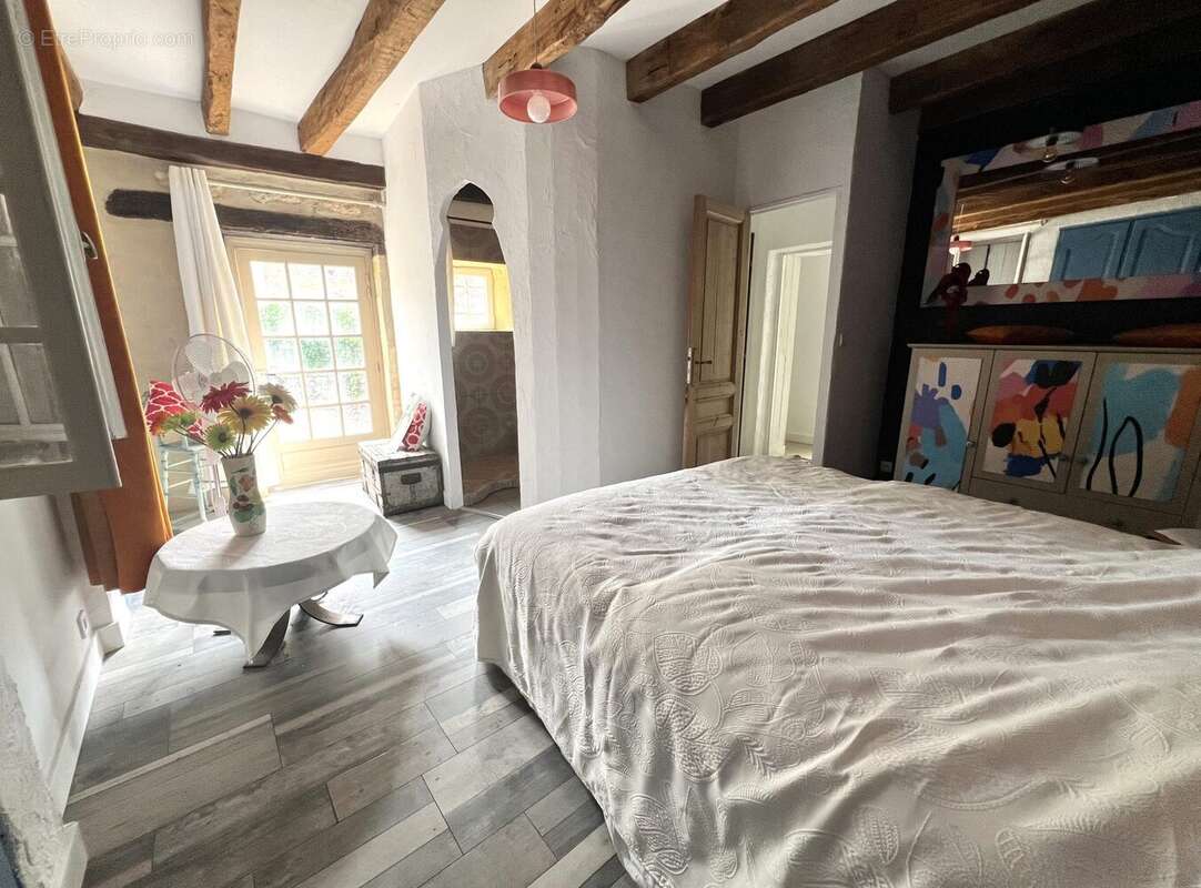 Maison 285 m² à Saint-Cyprien  - photo 8