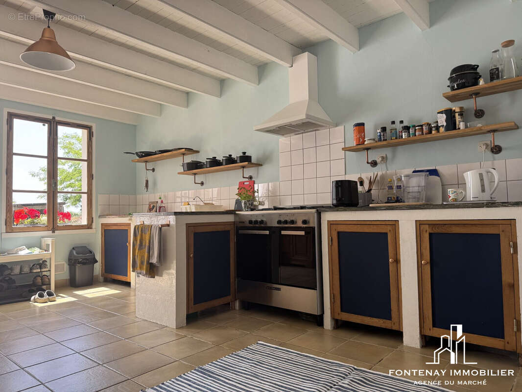 Maison 176 m² à Saint-Cyr-Des-Gats  - photo 2