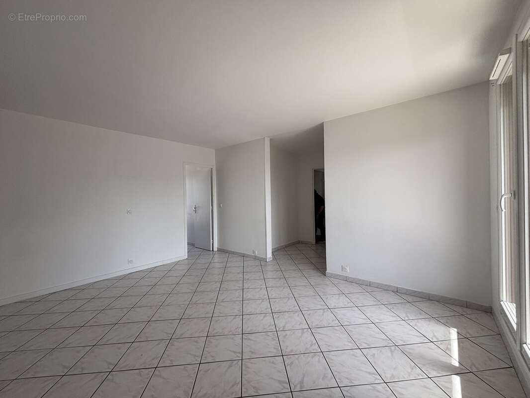 Appartement à SARTROUVILLE