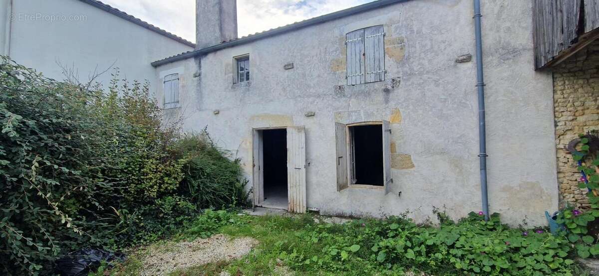 Maison à CROIX-CHAPEAU