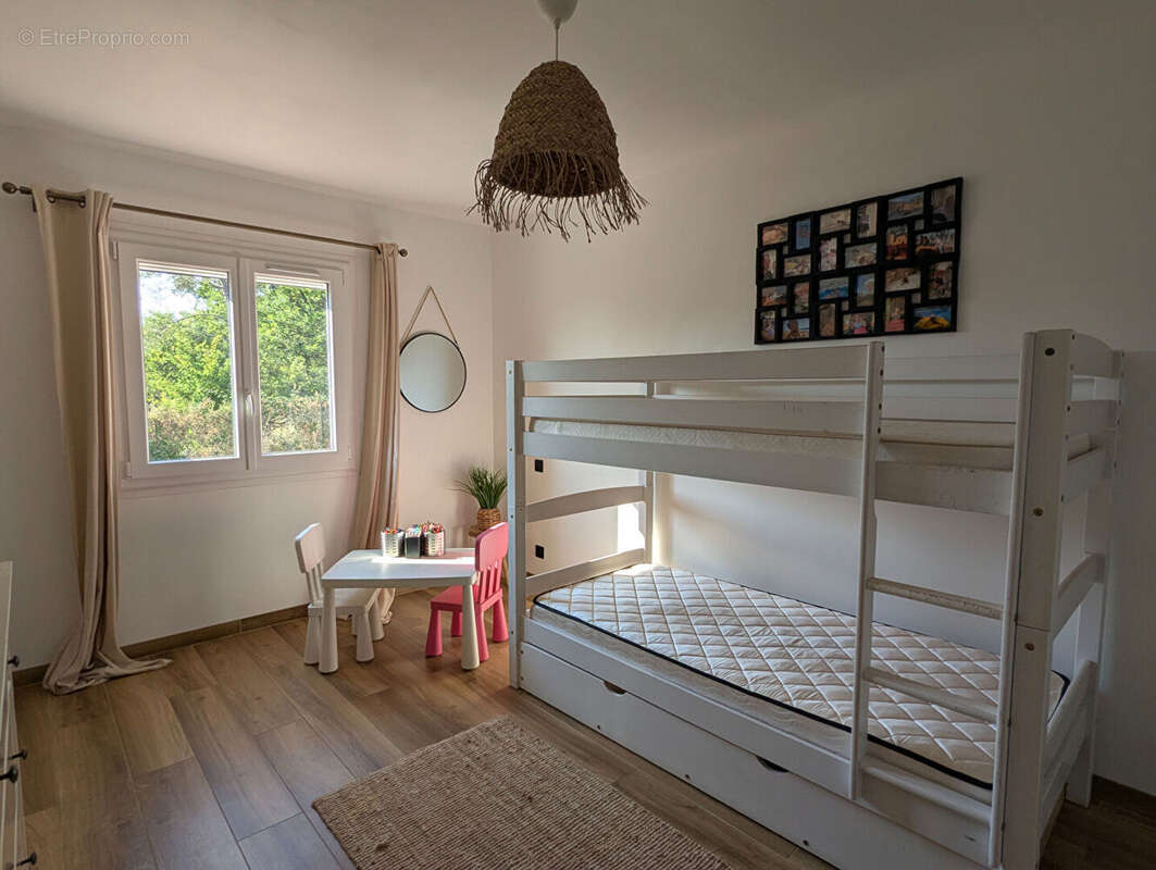 VILLECROZE, maison de plain-pied 130 m², 3 chambres, piscine, garage, terrain de 3 300 m² - photo 14